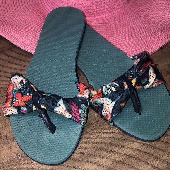 Havaianas’ Logo Floral Sandals 🩴 Comfort 4” Wide Footbed and Slip Proof Soles - Picture 11 of 17